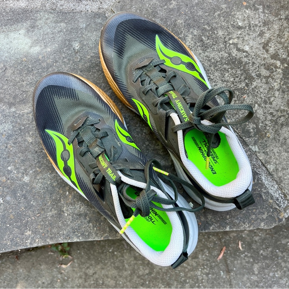 Saucony Endorphin Edge trail running shoes W8.5